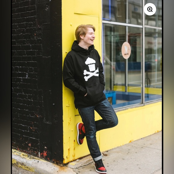 Johnny Cupcakes Boston classic crossbones pullover hoodie black Medium unisex - Picture 2 of 6